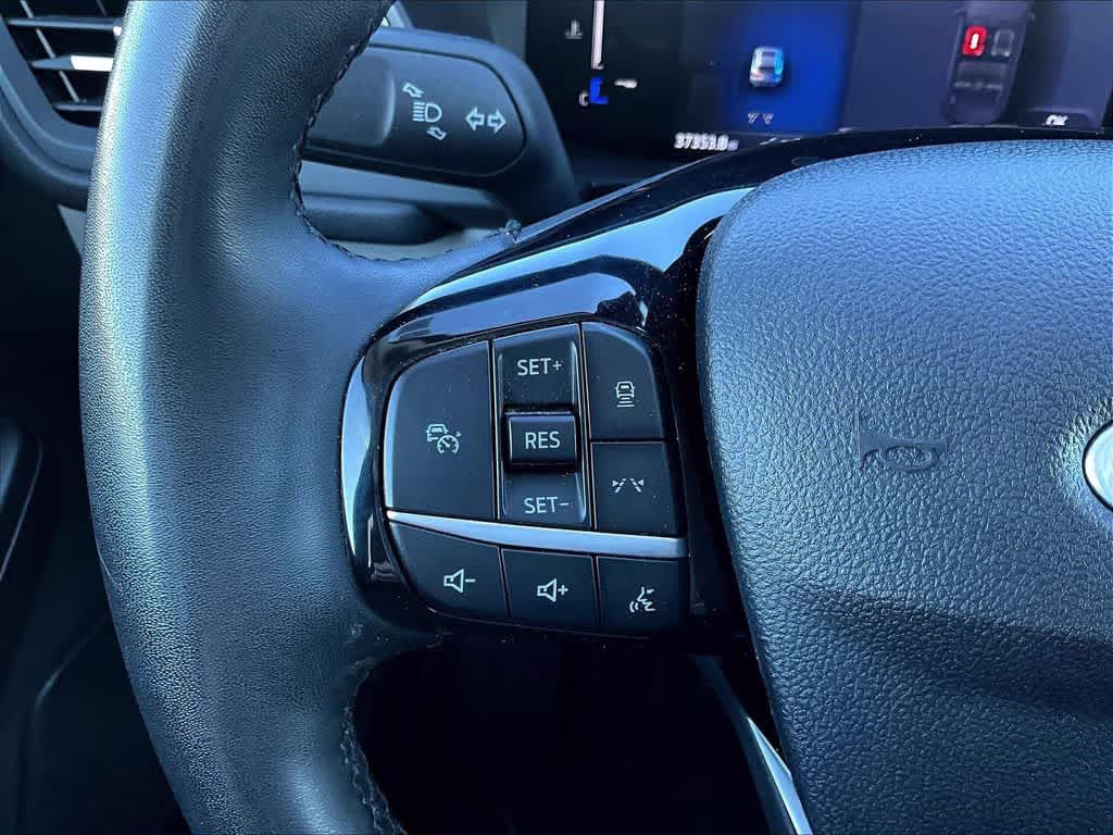 2023 Oxford White Ford Escape Active AWD SUV