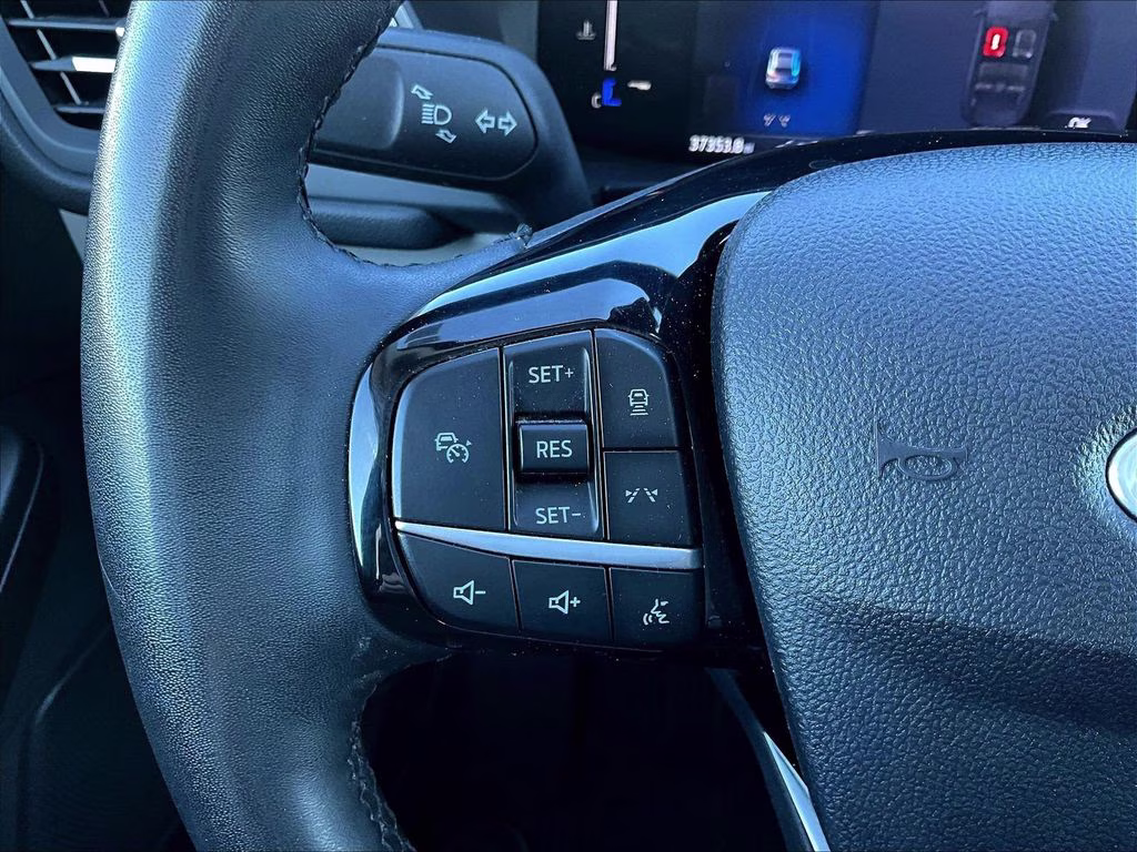 2023 Oxford White Ford Escape Active AWD SUV