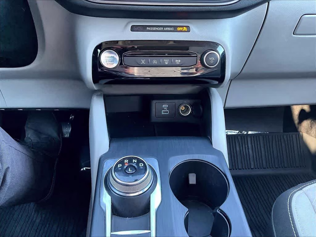 2023 Oxford White Ford Escape Active AWD SUV