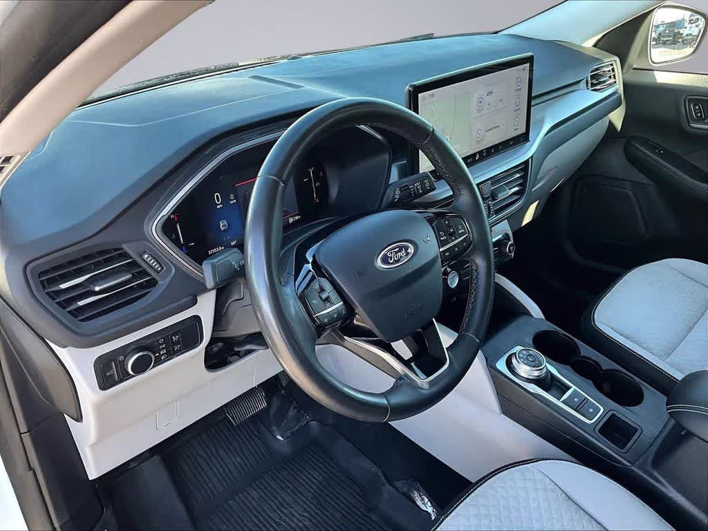 2023 Oxford White Ford Escape Active AWD SUV