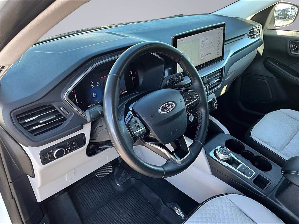 2023 Oxford White Ford Escape Active AWD SUV