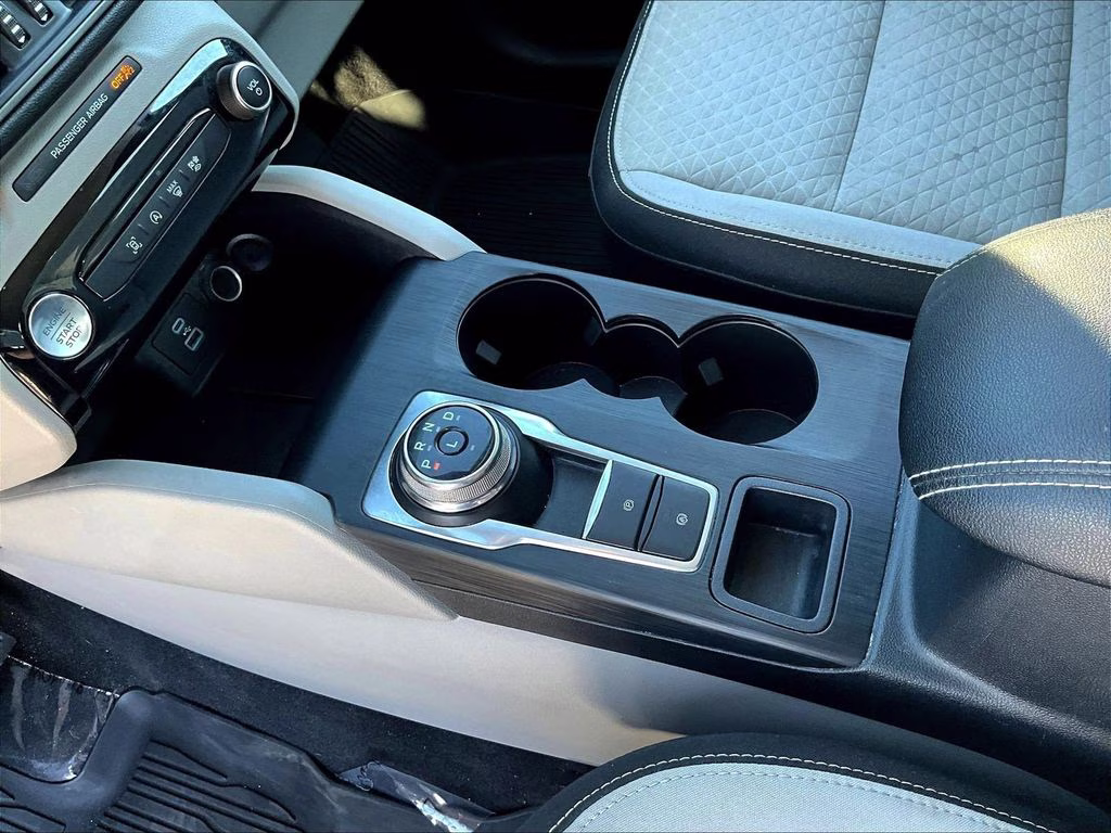 2023 Oxford White Ford Escape Active AWD SUV