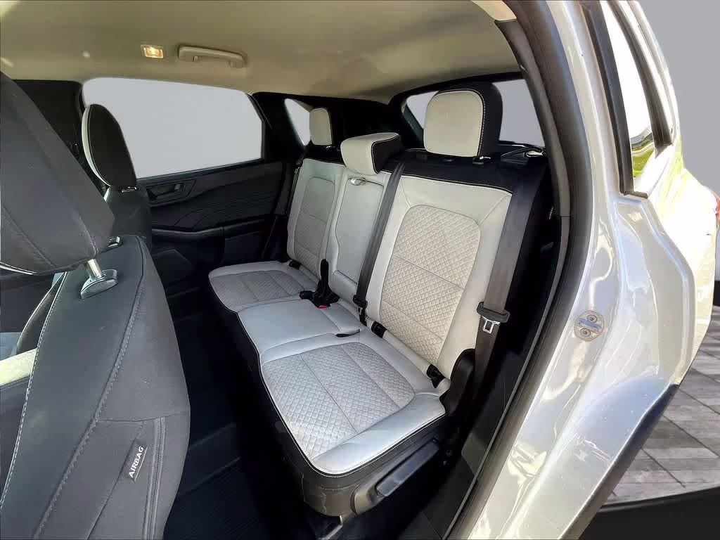 2023 Oxford White Ford Escape Active AWD SUV