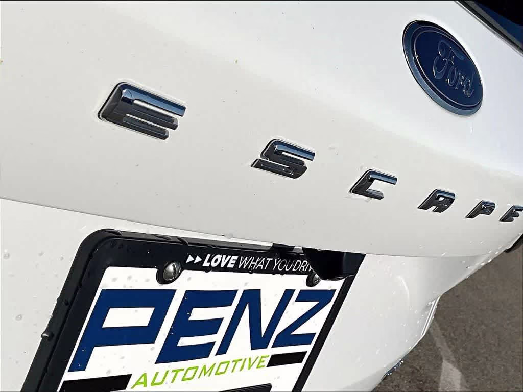 2023 Oxford White Ford Escape Active AWD SUV