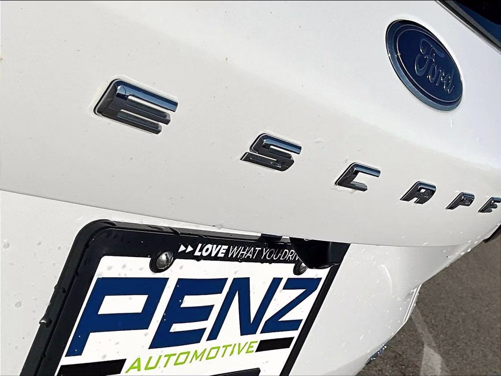 2023 Oxford White Ford Escape Active AWD SUV