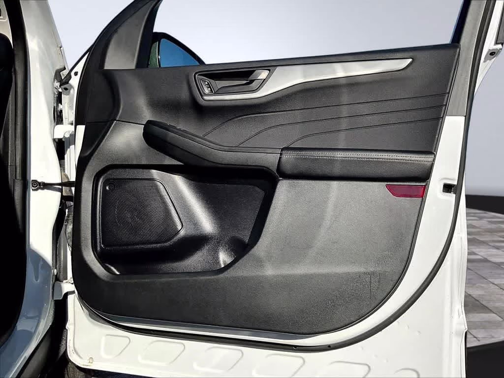 2023 Oxford White Ford Escape Active AWD SUV