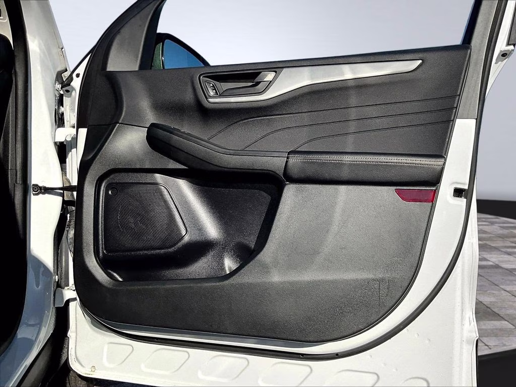 2023 Oxford White Ford Escape Active AWD SUV