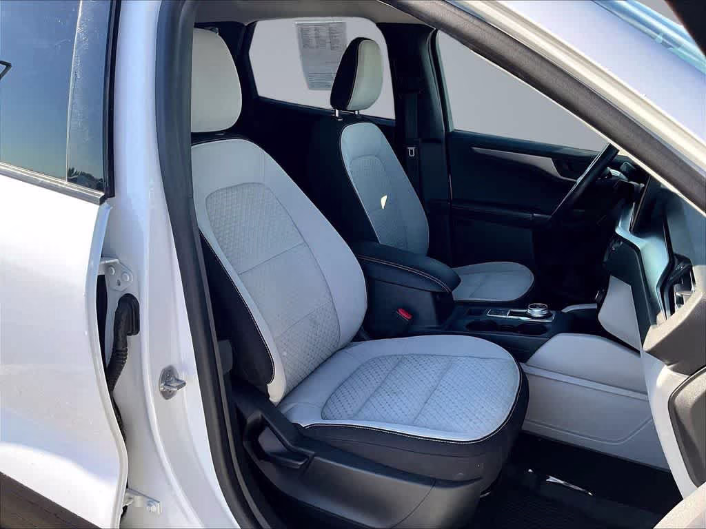 2023 Oxford White Ford Escape Active AWD SUV