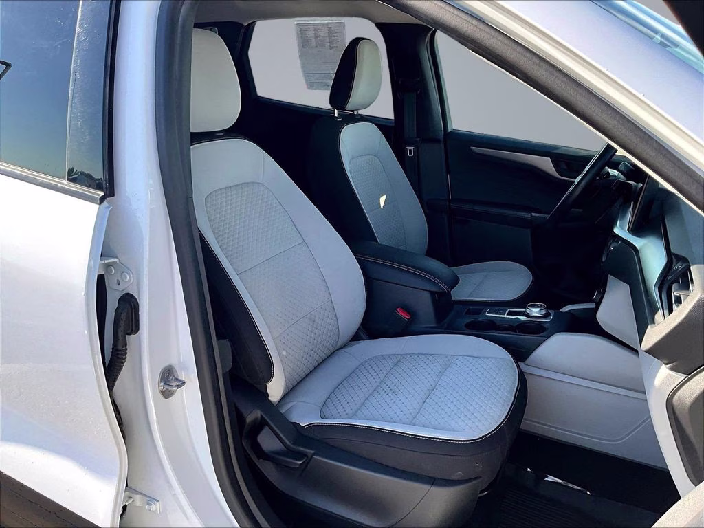 2023 Oxford White Ford Escape Active AWD SUV
