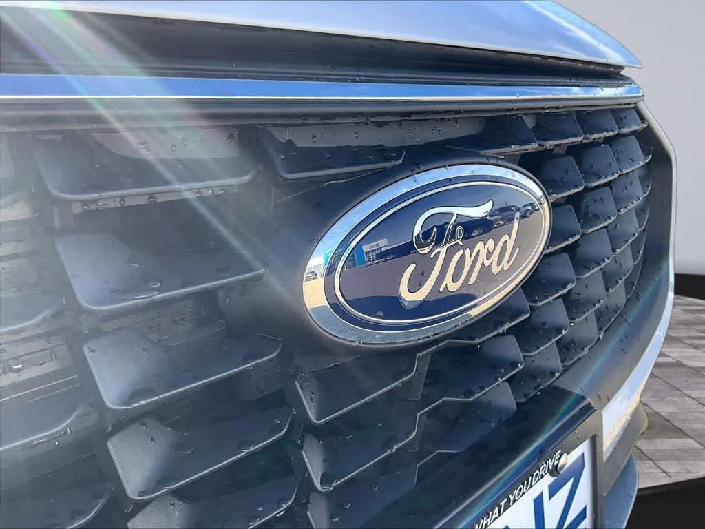 2023 Oxford White Ford Escape Active AWD SUV