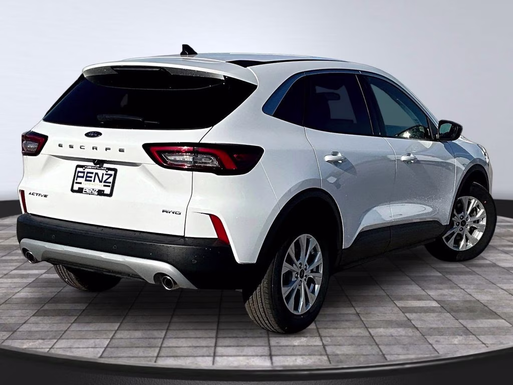 2023 Oxford White Ford Escape Active AWD SUV