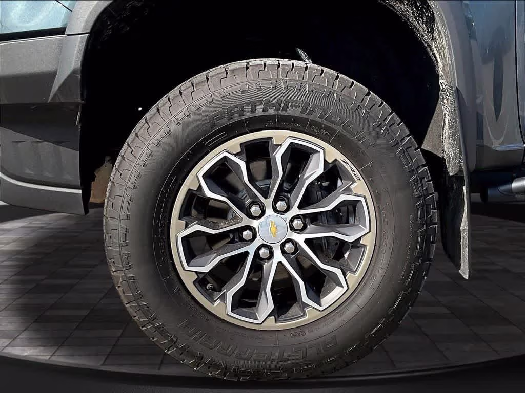 2019 Shadow Gray Metallic Chevrolet Colorado 4WD ZR2 4X4 Truck