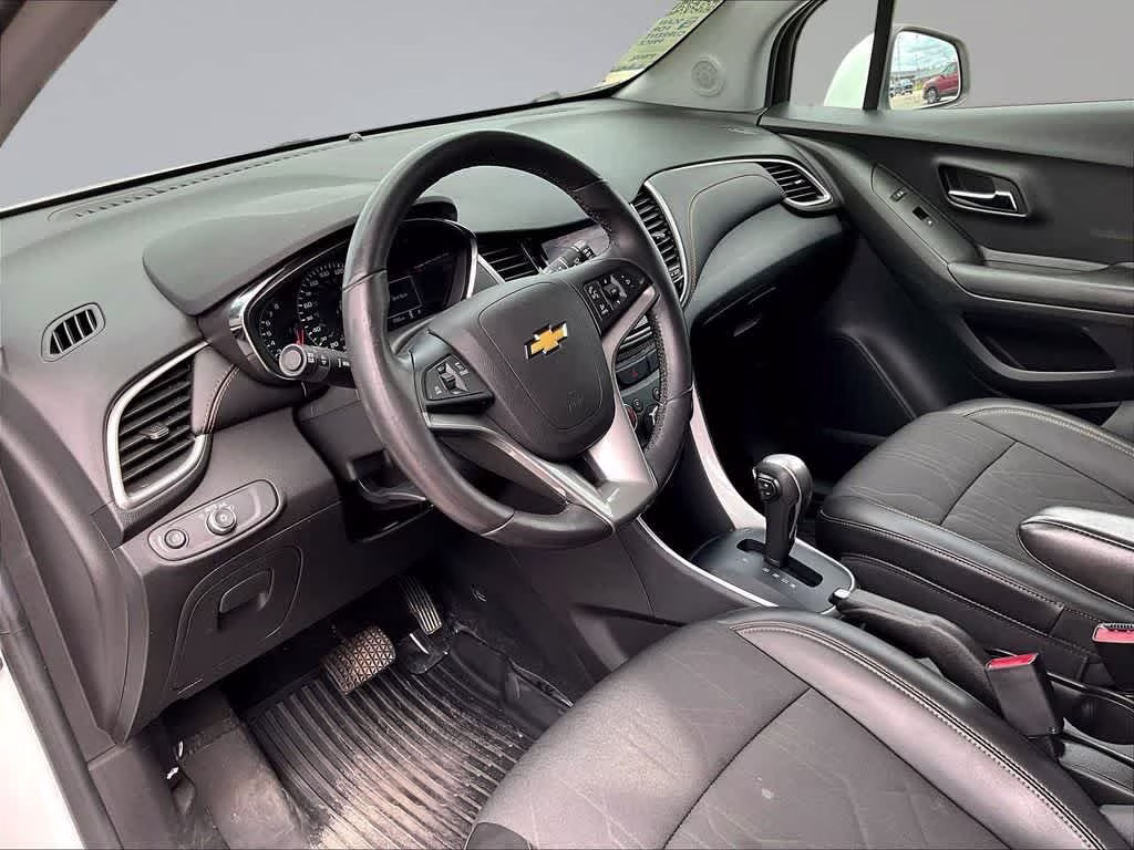 2022 Summit White Chevrolet Trax LT AWD SUV