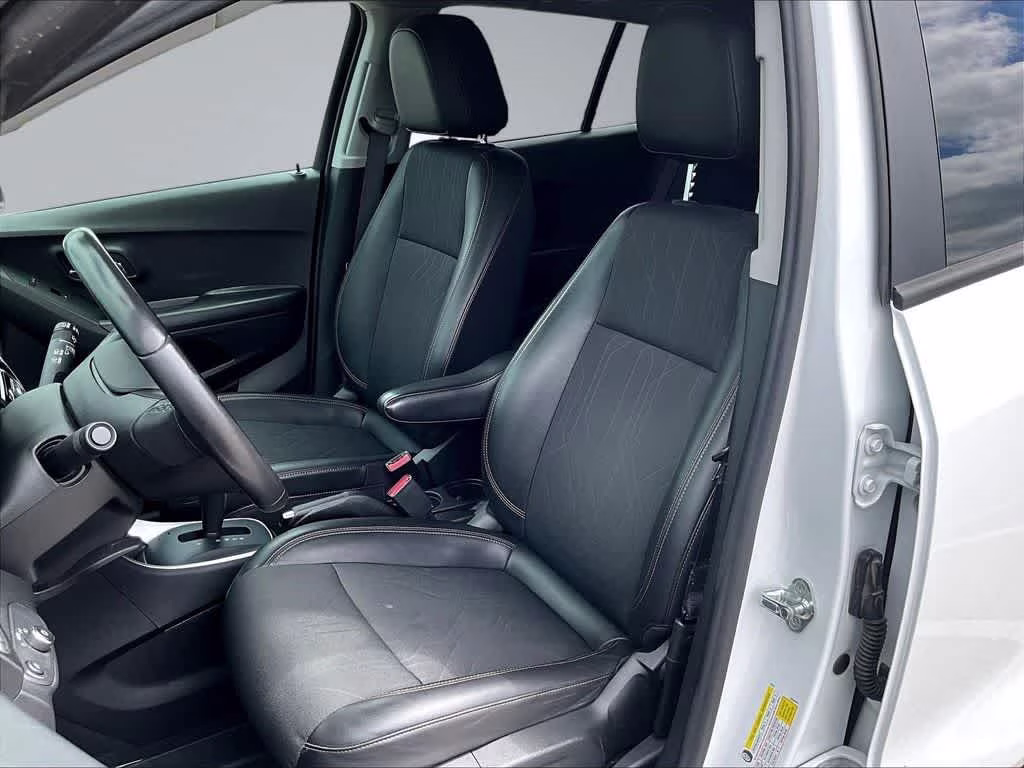 2022 Summit White Chevrolet Trax LT AWD SUV