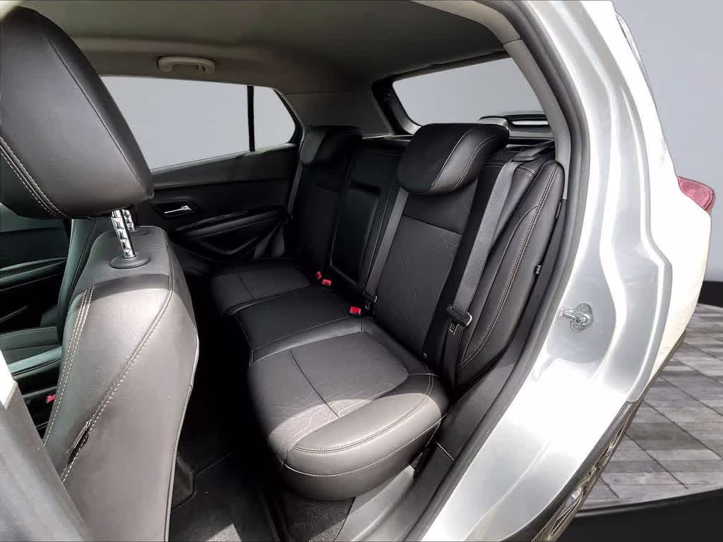 2022 Summit White Chevrolet Trax LT AWD SUV
