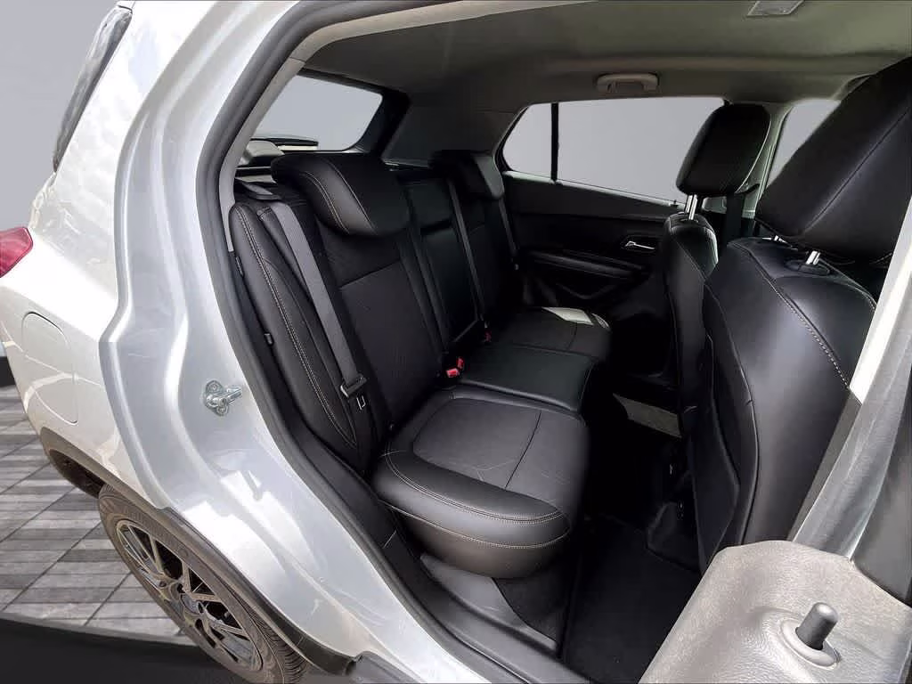 2022 Summit White Chevrolet Trax LT AWD SUV
