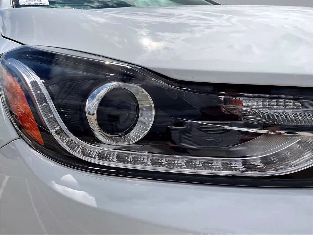 2022 Summit White Chevrolet Trax LT AWD SUV