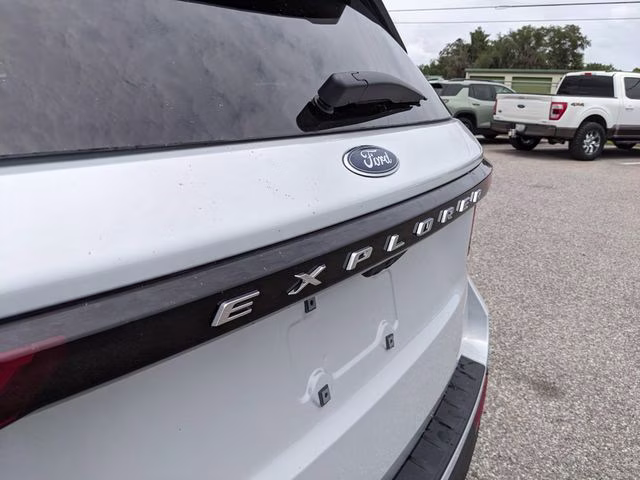 2026 Space White Metallic Ford Explorer Active RWD SUV