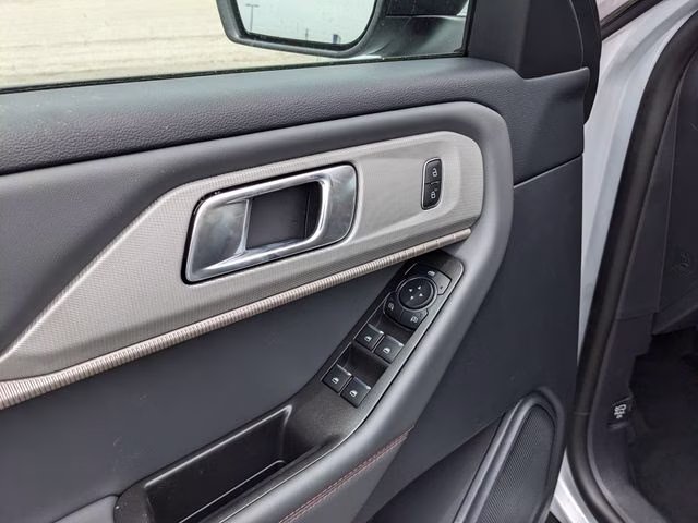 2026 Space White Metallic Ford Explorer Active RWD SUV