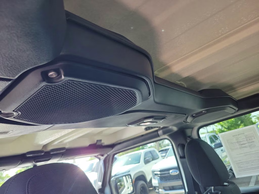 2018 Bright White Clearcoat Jeep Wrangler Unlimited Sport 4X4 SUV