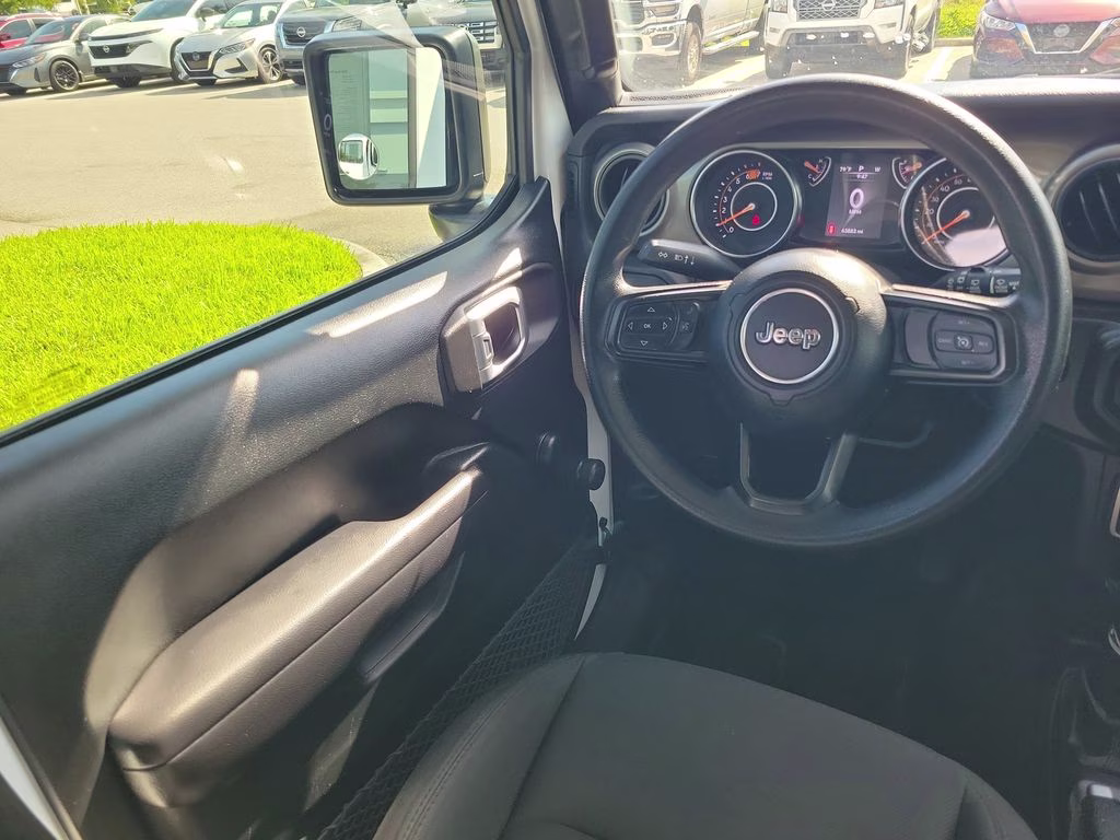 2018 Bright White Clearcoat Jeep Wrangler Unlimited Sport 4X4 SUV