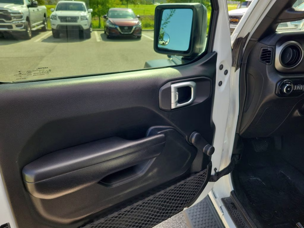 2018 Bright White Clearcoat Jeep Wrangler Unlimited Sport 4X4 SUV