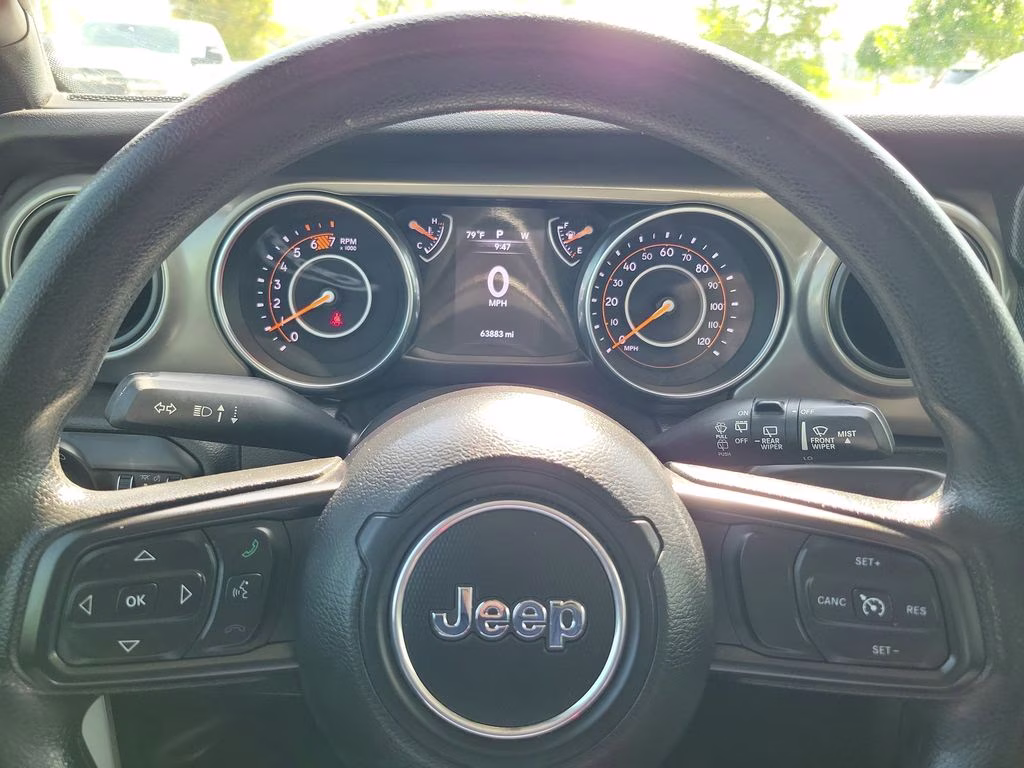 2018 Bright White Clearcoat Jeep Wrangler Unlimited Sport 4X4 SUV