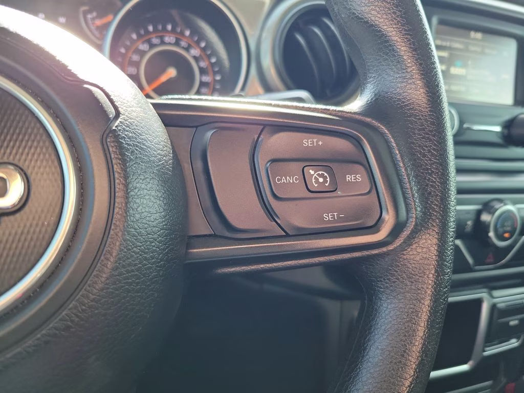 2018 Bright White Clearcoat Jeep Wrangler Unlimited Sport 4X4 SUV