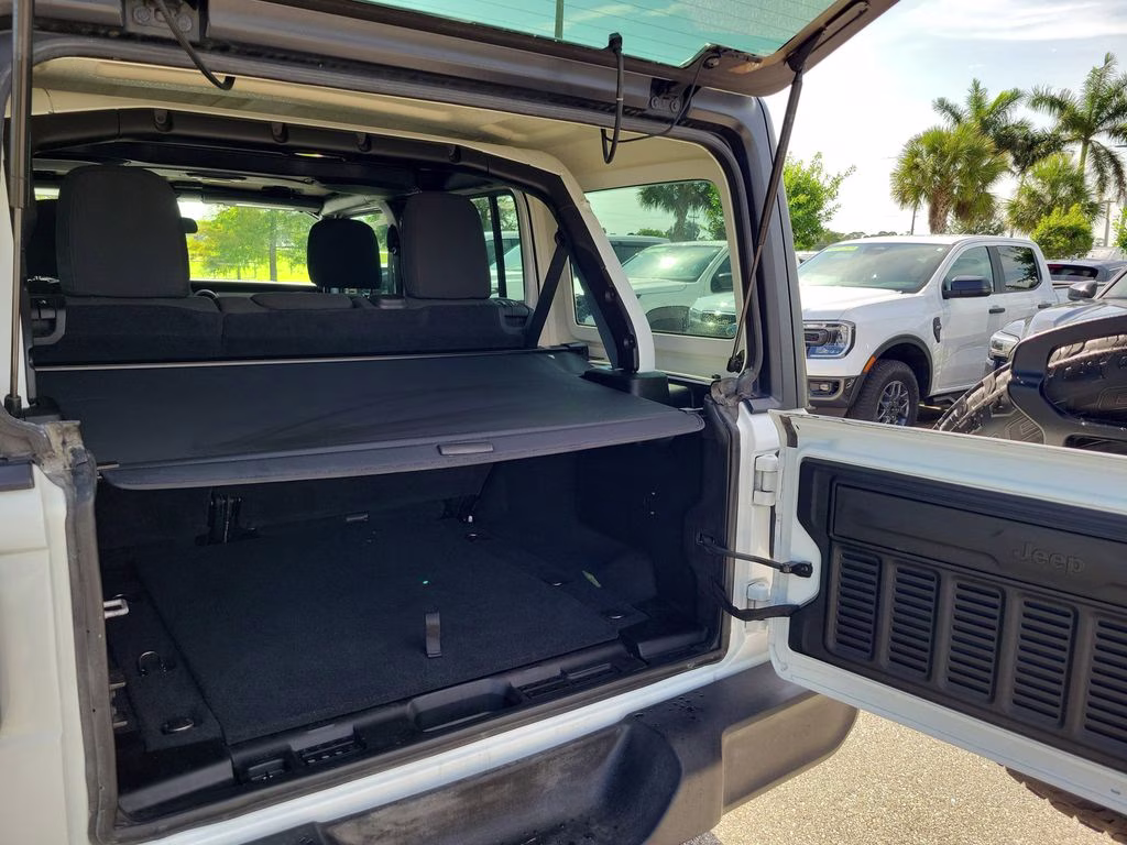 2018 Bright White Clearcoat Jeep Wrangler Unlimited Sport 4X4 SUV