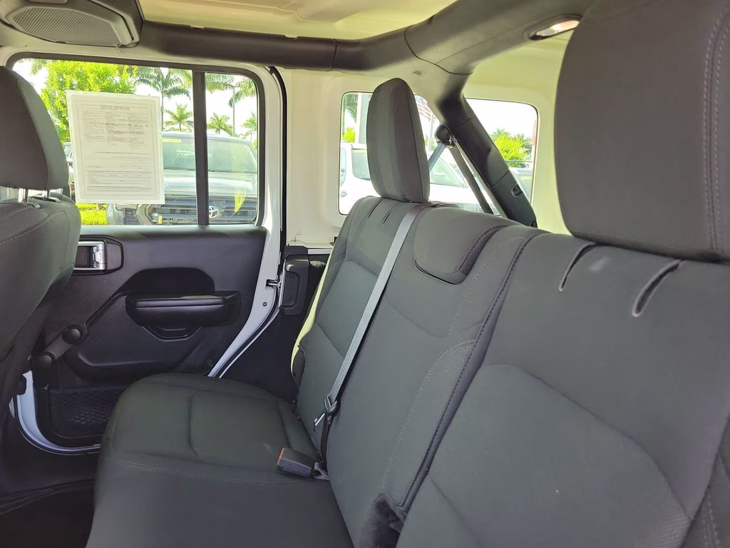 2018 Bright White Clearcoat Jeep Wrangler Unlimited Sport 4X4 SUV