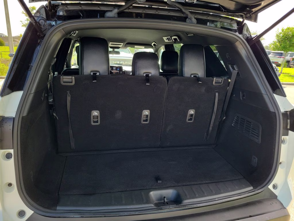 2023 Pearl White Tricoat/Super Black Nissan Pathfinder Rock Creek 4X4 SUV