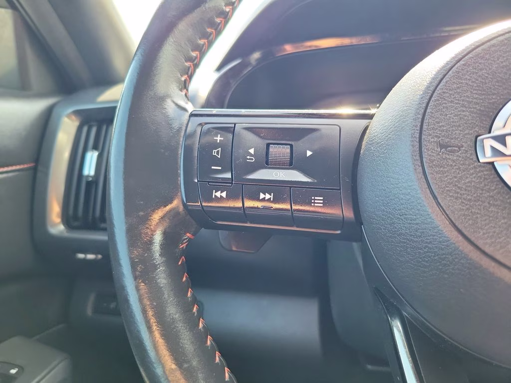 2023 Pearl White Tricoat/Super Black Nissan Pathfinder Rock Creek 4X4 SUV