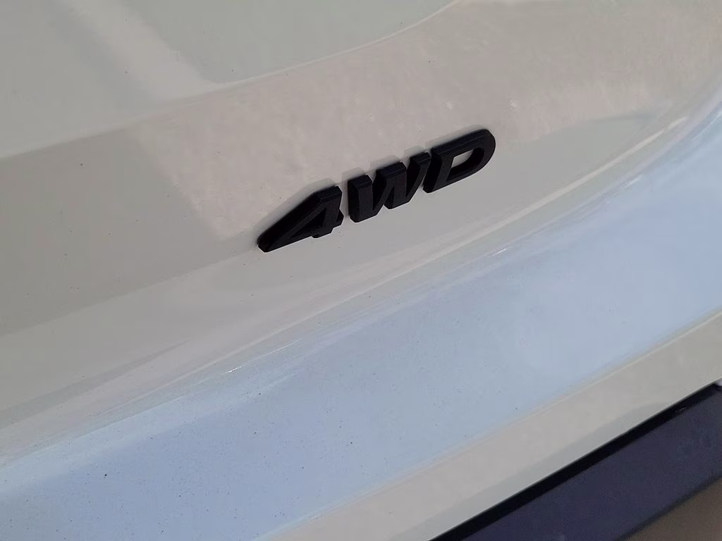 2023 Pearl White Tricoat/Super Black Nissan Pathfinder Rock Creek 4X4 SUV