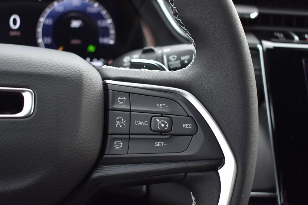 2025 Baltic Gray Metallic Clearcoat Jeep Grand Cherokee Altitude X 4X4 SUV