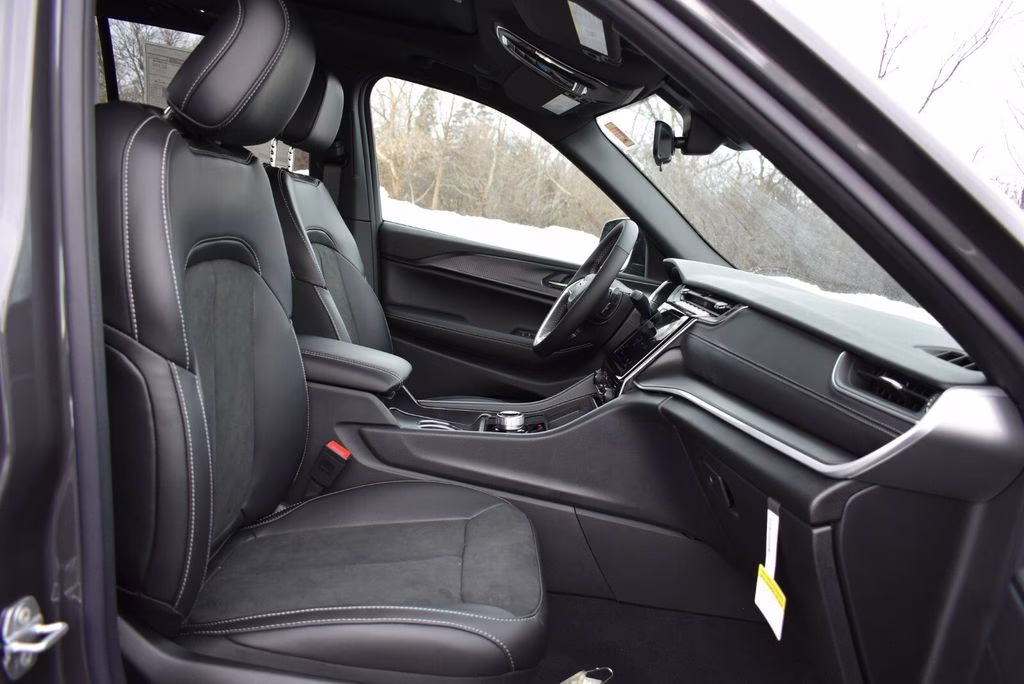 2025 Baltic Gray Metallic Clearcoat Jeep Grand Cherokee Altitude X 4X4 SUV