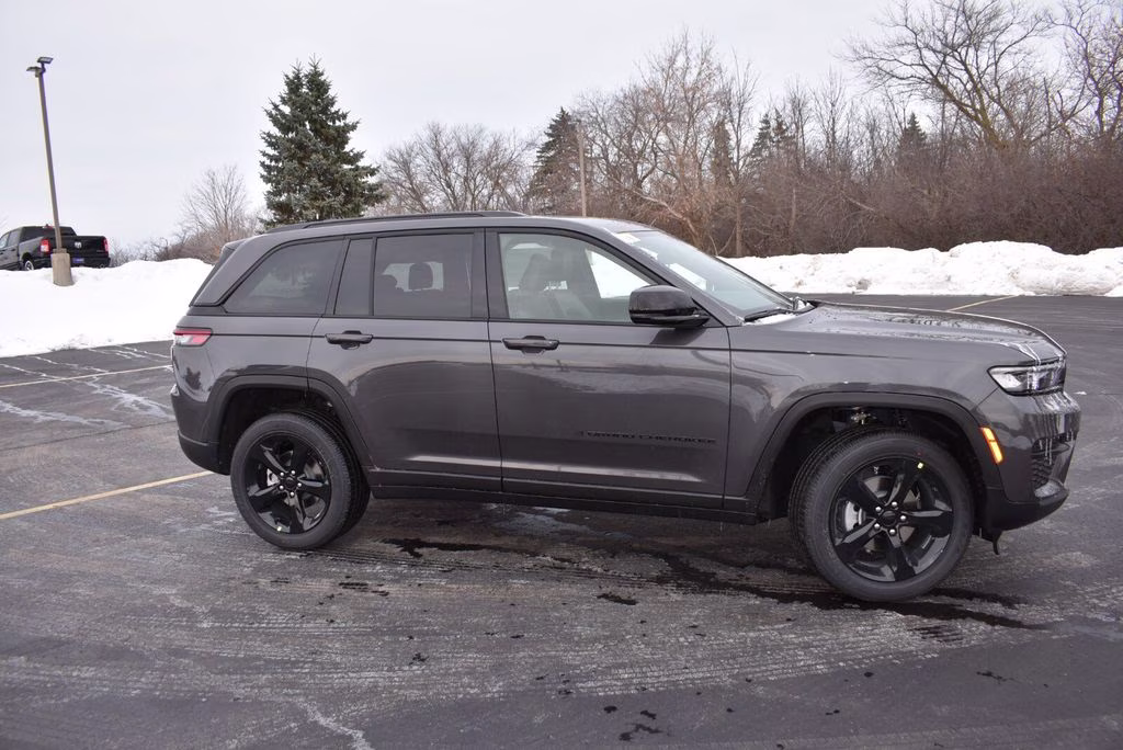 2025 Baltic Gray Metallic Clearcoat Jeep Grand Cherokee Altitude X 4X4 SUV