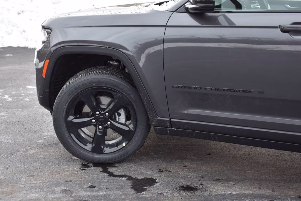 2025 Baltic Gray Metallic Clearcoat Jeep Grand Cherokee Altitude X 4X4 SUV