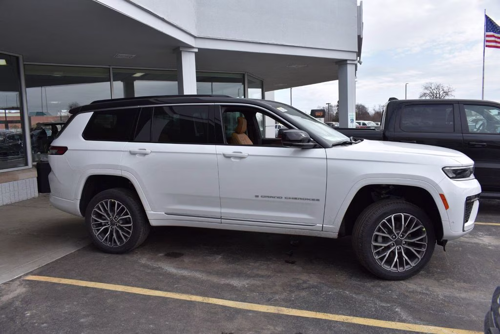 2026 Bright White Clearcoat Jeep Grand Cherokee L Summit 4X4 SUV