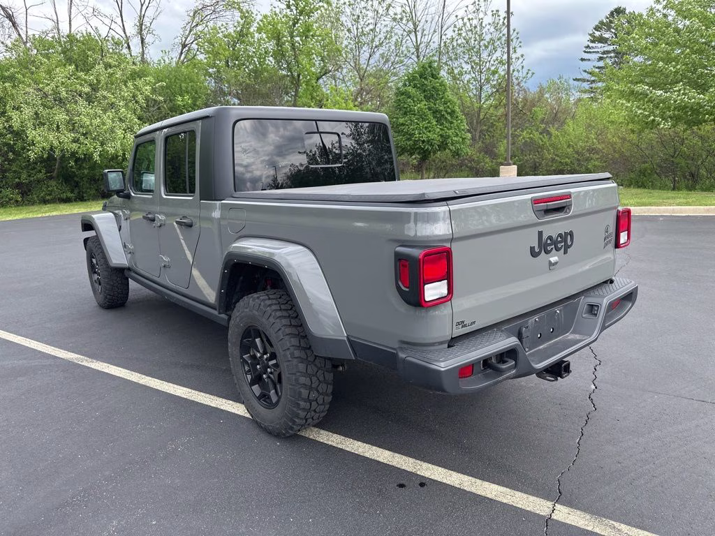 2022 Sting-Gray Clearcoat Jeep Gladiator Willys 4X4 Truck