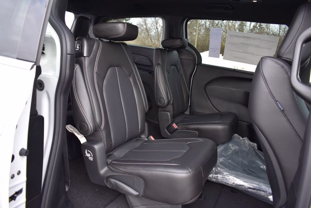 2026 Bright White Clearcoat Chrysler Voyager LX FWD Van