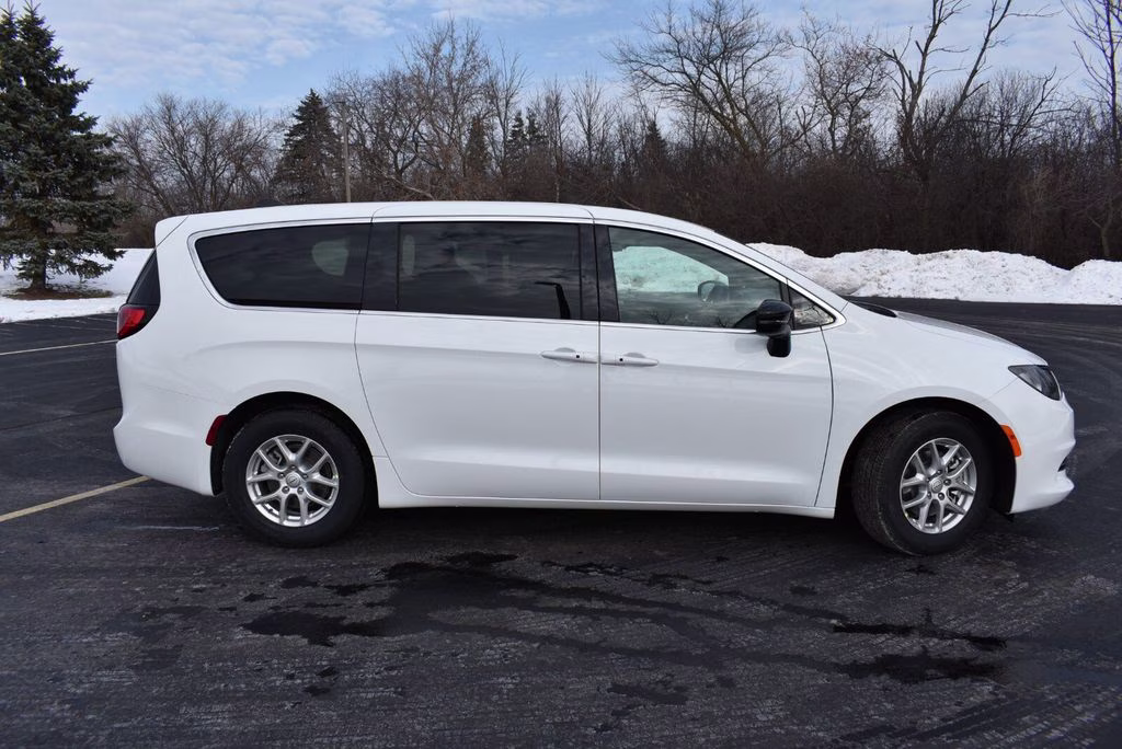 2026 Bright White Clearcoat Chrysler Voyager LX FWD Van