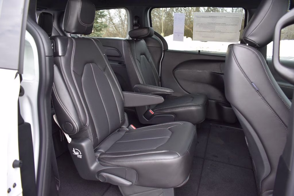 2026 Bright White Clearcoat Chrysler Voyager LX FWD Van