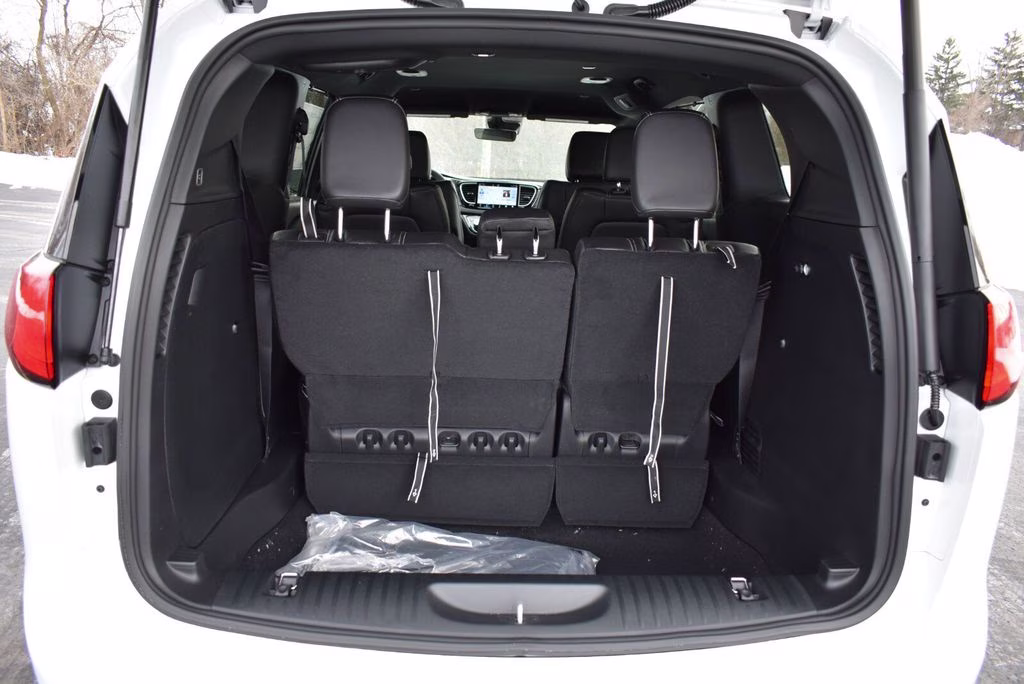 2026 Bright White Clearcoat Chrysler Voyager LX FWD Van