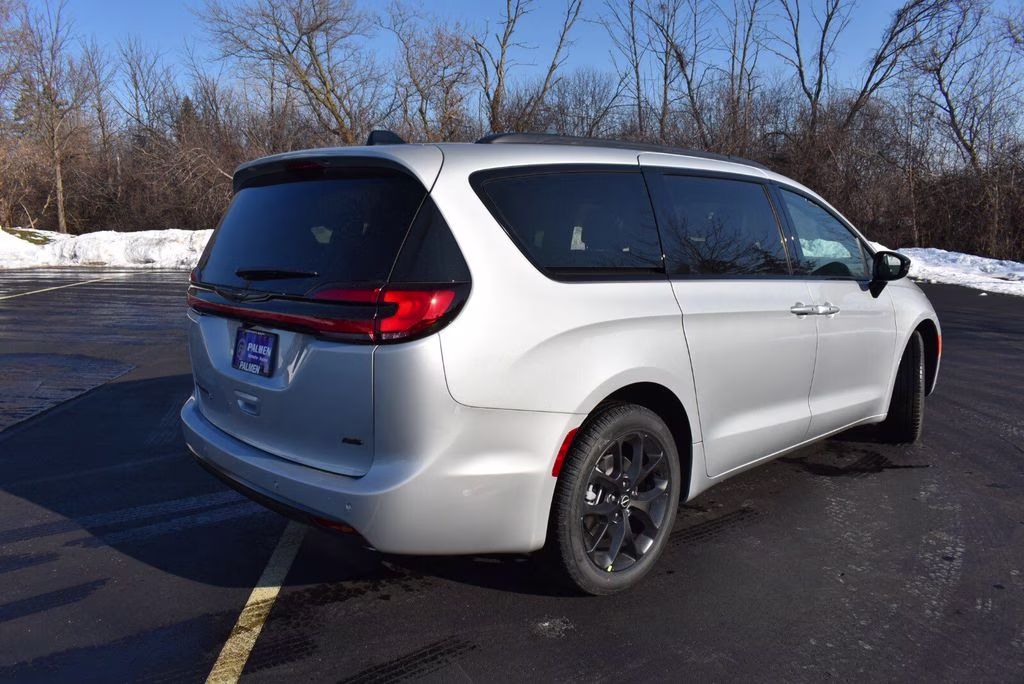 2026 Silver Mist Clearcoat Chrysler Pacifica Select AWD Van