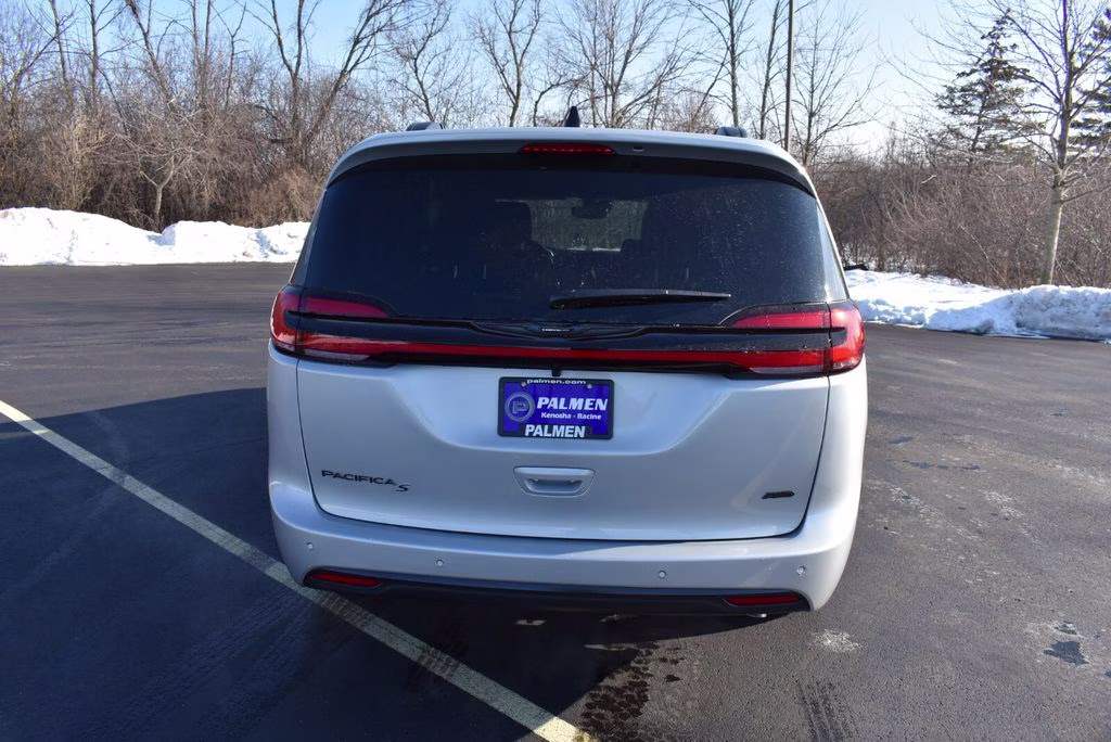 2026 Silver Mist Clearcoat Chrysler Pacifica Select AWD Van