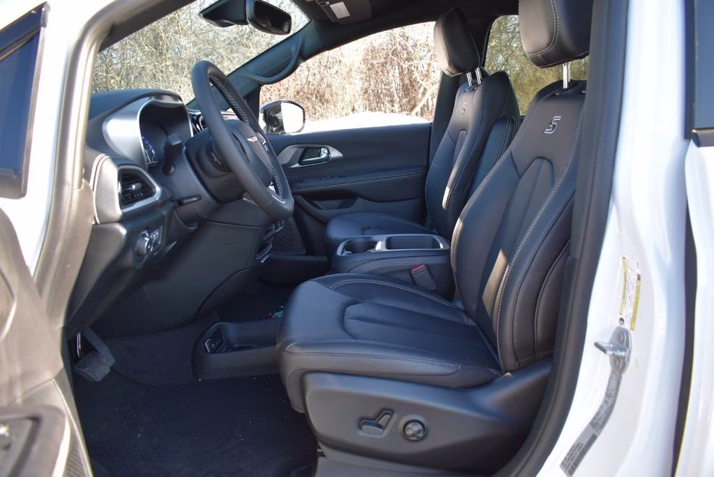 2026 Bright White Clearcoat Chrysler Pacifica Select AWD Van