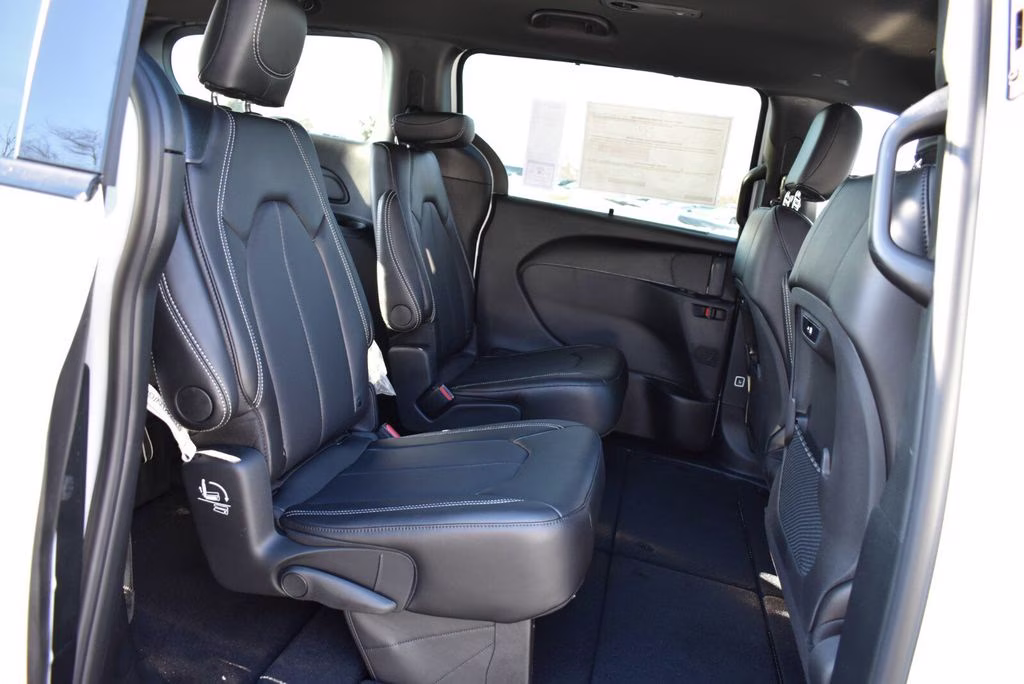 2026 Bright White Clearcoat Chrysler Pacifica Select AWD Van