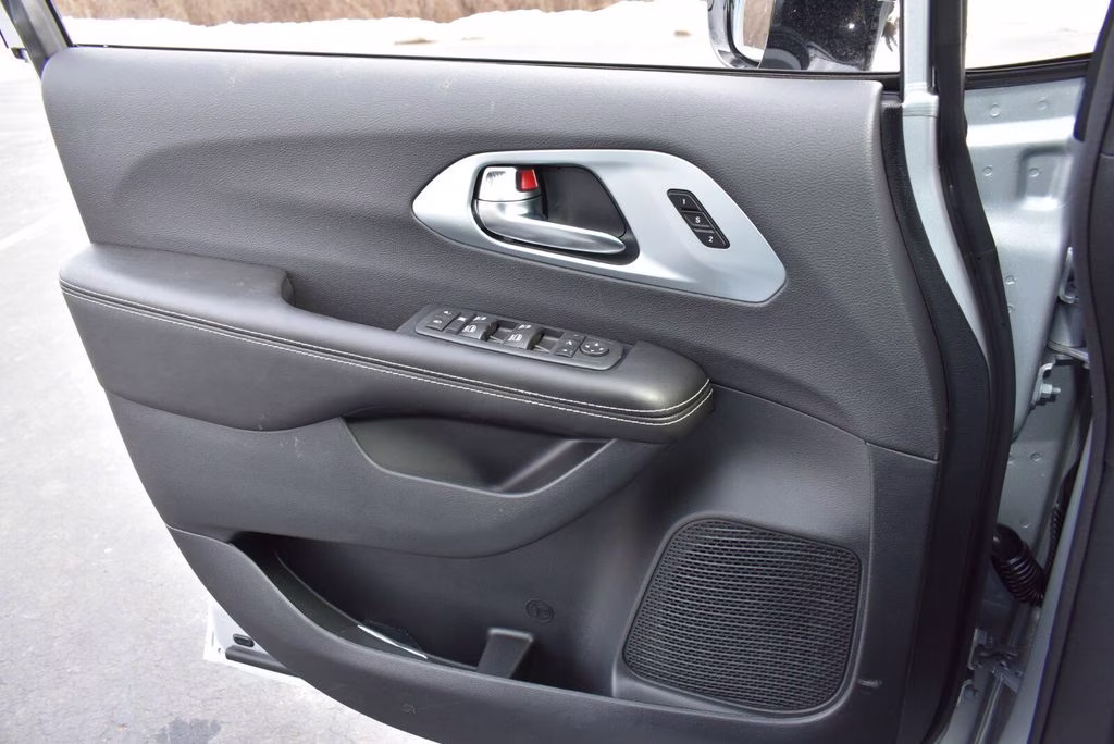 2026 Silver Mist Clearcoat Chrysler Pacifica Limited AWD Van