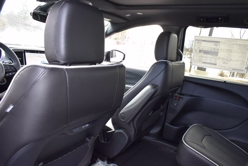 2026 Silver Mist Clearcoat Chrysler Pacifica Limited AWD Van