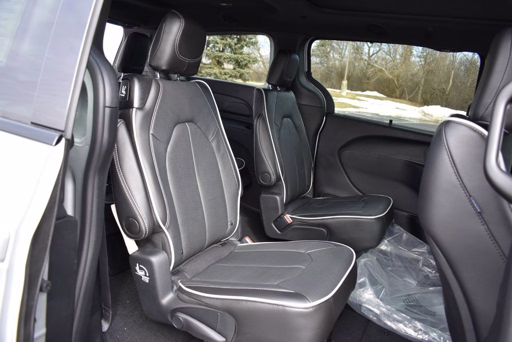 2026 Silver Mist Clearcoat Chrysler Pacifica Limited AWD Van